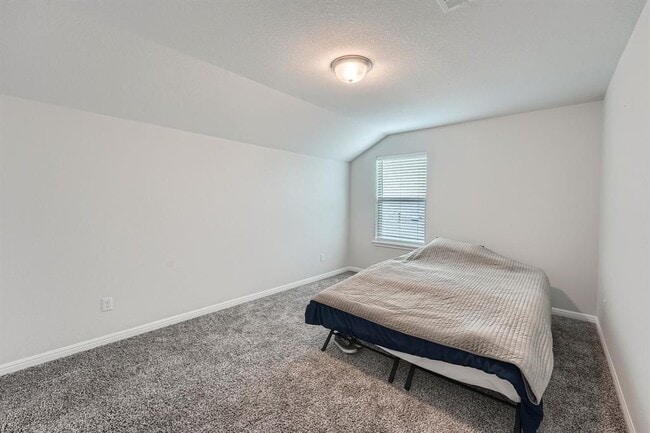 Building Photo - 104 Red Cedar Ct
