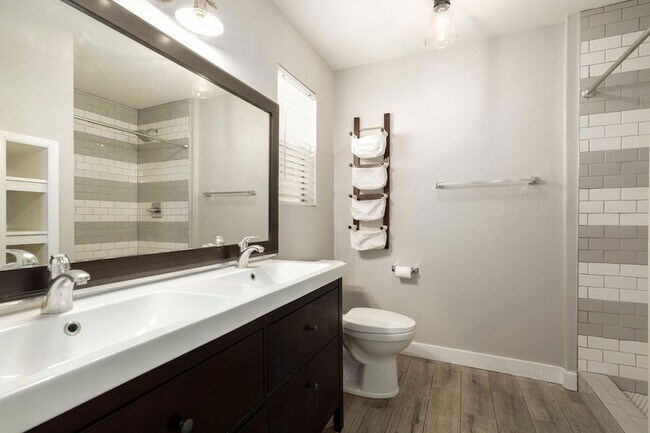 Building Photo - 14237 N 34th Way