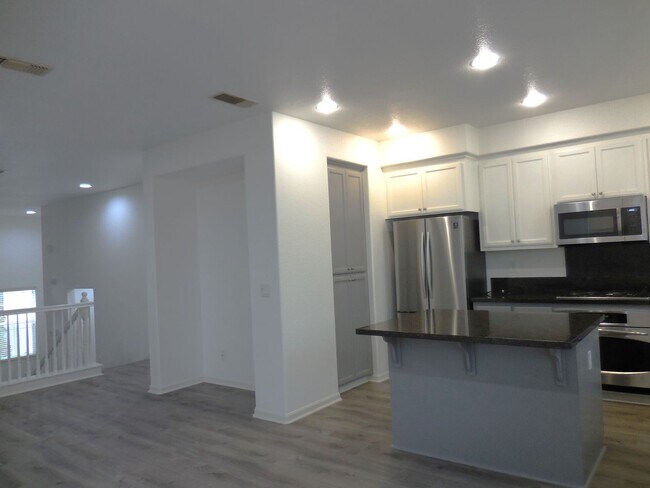 Building Photo - **SPECIAL! One Month Free!** - Spacious Madison Townhome Near Travis AFB with Solar & Garage