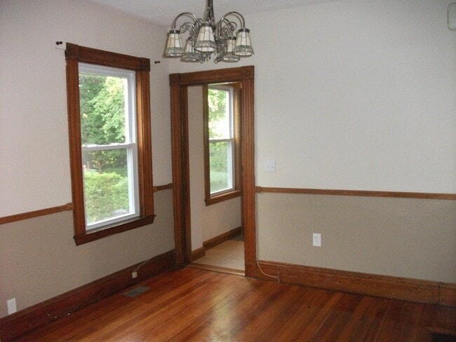 Building Photo - 372 Metropolitan Ave