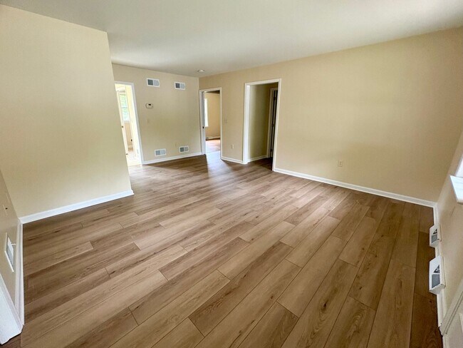 Building Photo - 3 Bedroom 2.5 Bathroom Home Available in Elizabethtown!