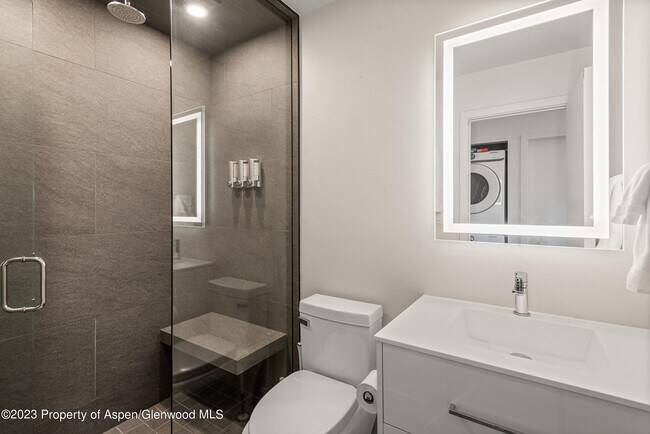 Building Photo - 220 W Main St