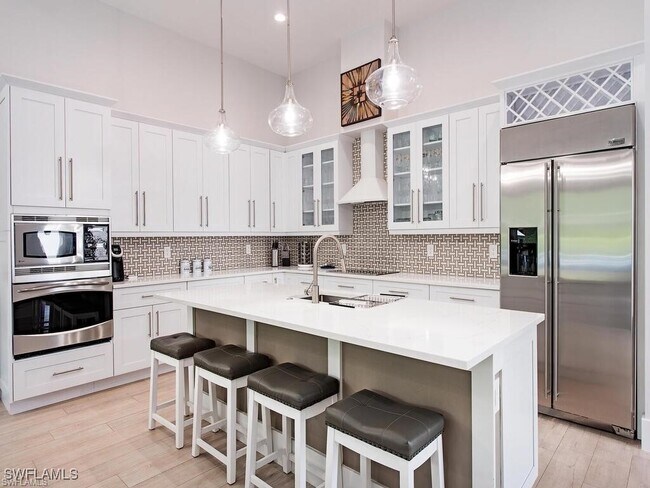 Building Photo - 710 Soll St