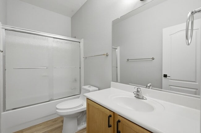 Building Photo - 851 S Fern Ct