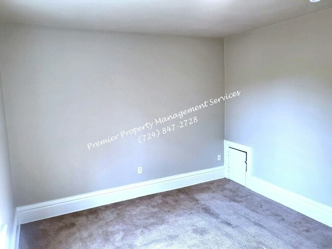 Building Photo - 709 Maplewood Ave