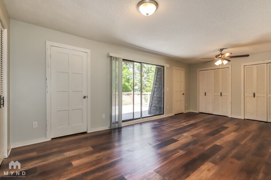Building Photo - 6822 Oakdale Dr