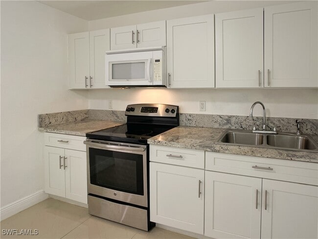 Building Photo - 4839 Tudor Dr