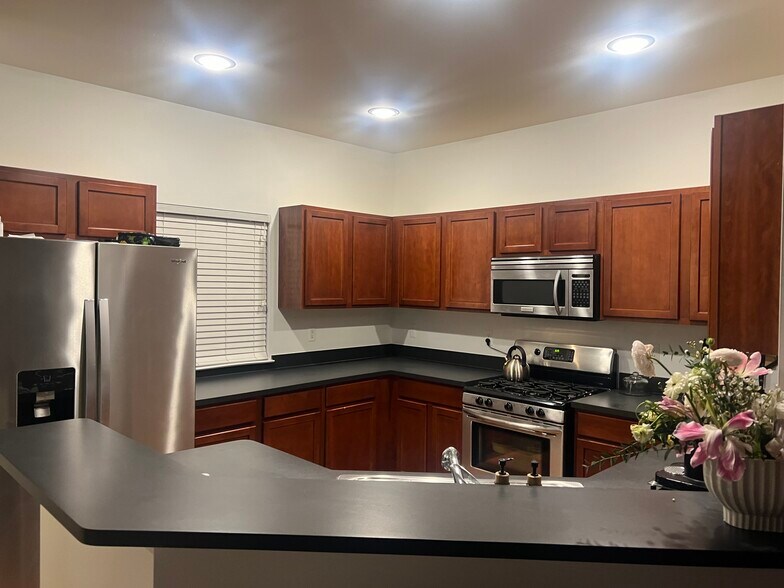 Building Photo - 1543 Cass Lake Rd