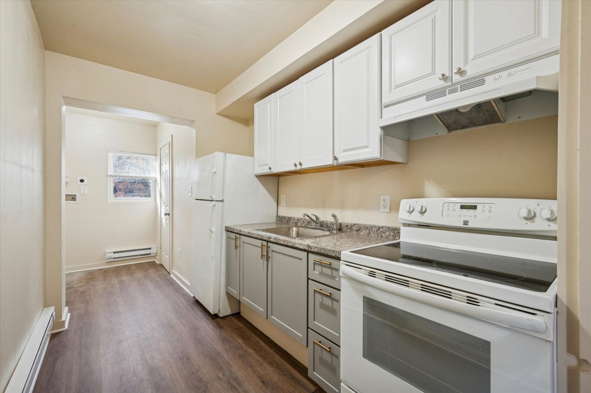 Building Photo - 1112 Johnson St