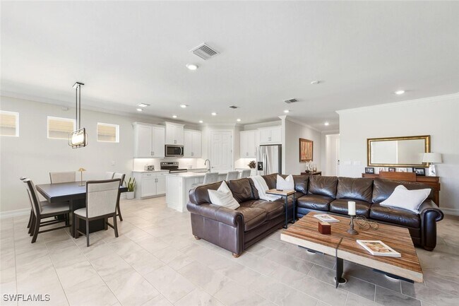 Building Photo - 28044 Sanibel Sands St