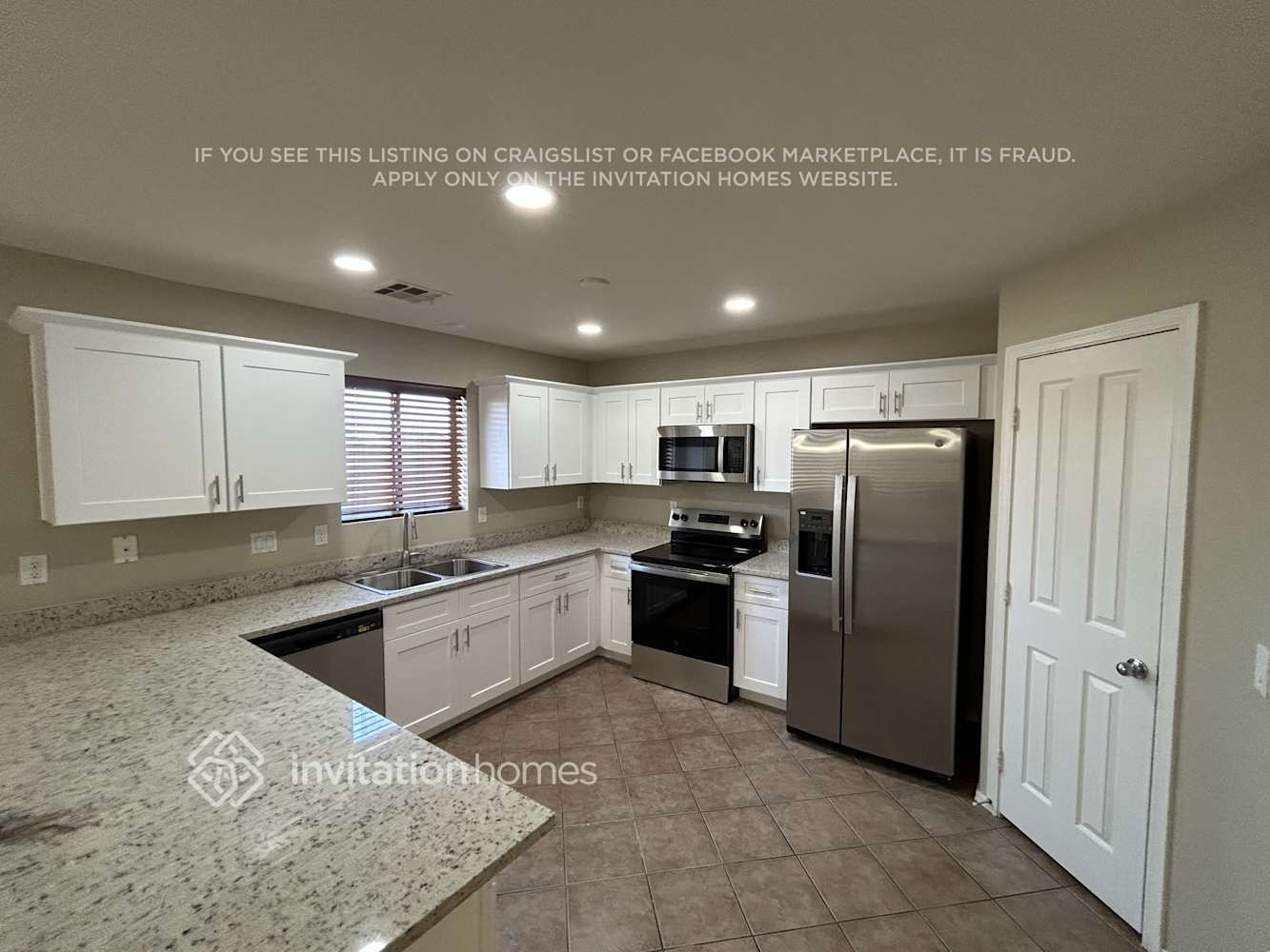 Building Photo - 6707 W Desert Ln