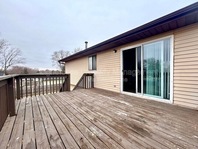 Building Photo - 607 Clayton Ave NW