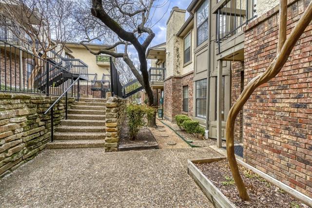 Building Photo - 8750 Park Ln