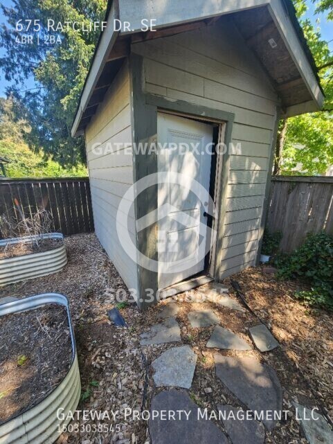Building Photo - 675 Ratcliff Dr SE