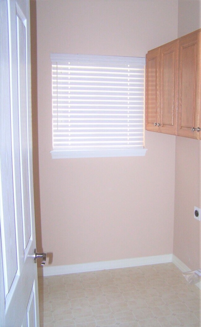 Building Photo - 2361 Craycroft Dr