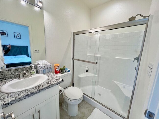 Building Photo - Beautiful 4 Bedroom Home in Clovis!