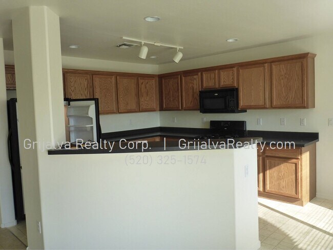 Building Photo - 4 Bedroom, 2 Bath Two-Story Home in Los Ar...