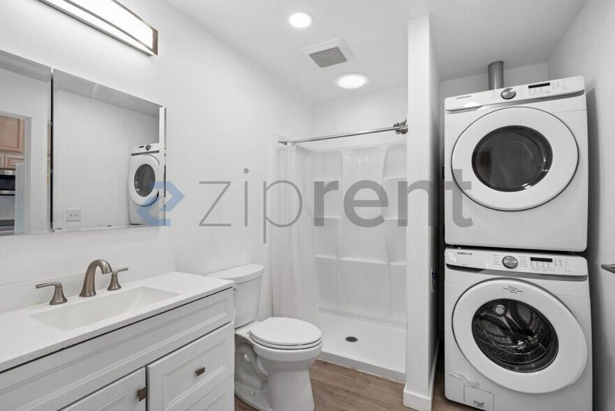Building Photo - Unit B