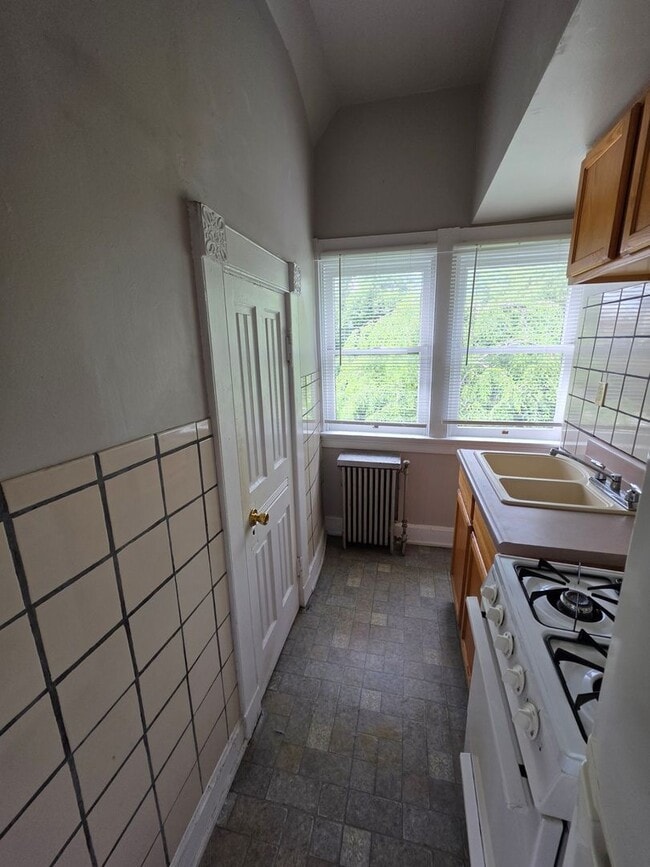 Building Photo - 634 Greenup St