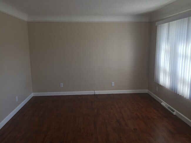 Building Photo - 3882 N Hartford Dr