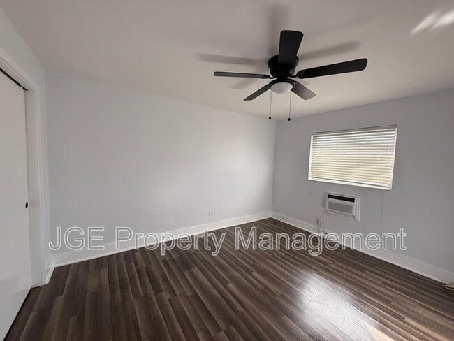 Building Photo - 810 Lake Shore Dr