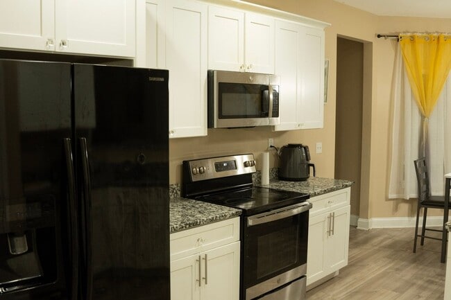 Building Photo - 3499 Henley St