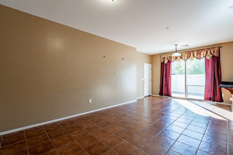 Building Photo - 902 S Adam Way