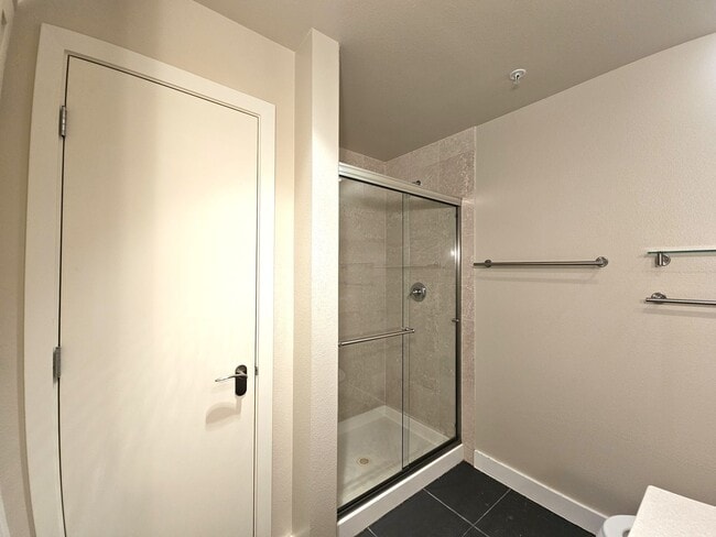 Building Photo - Beautiful Palazzo condo in the heart of downtown Bellevue!
