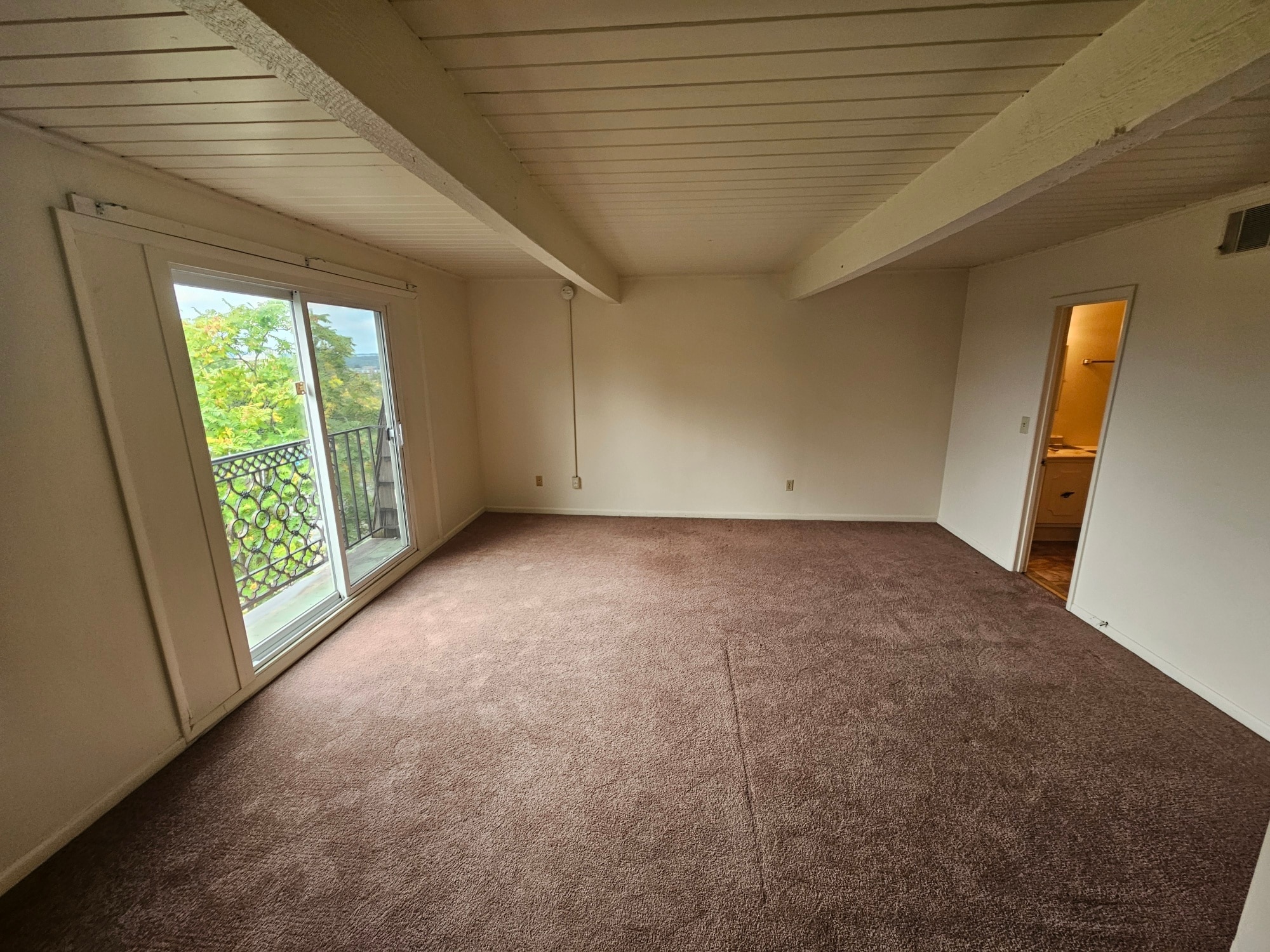 Building Photo - 2752 University Ave