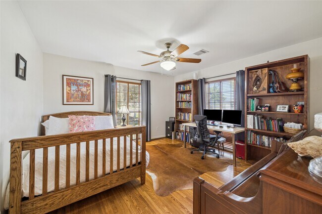 Building Photo - 701 W 32nd St