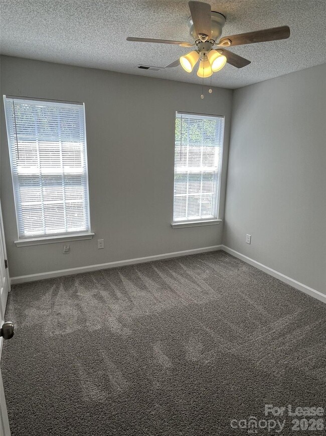 Building Photo - 5637 Hedgecrest Pl