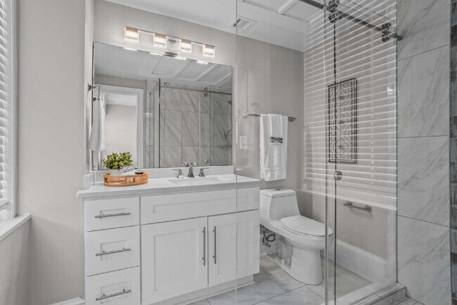 Building Photo - "Modern Comfort Awaits: Spacious 2-Bed, 2-Bath Condo with Elegance in the Heart of Atlanta"