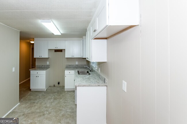 Building Photo - 1101 Adrian Cir SW