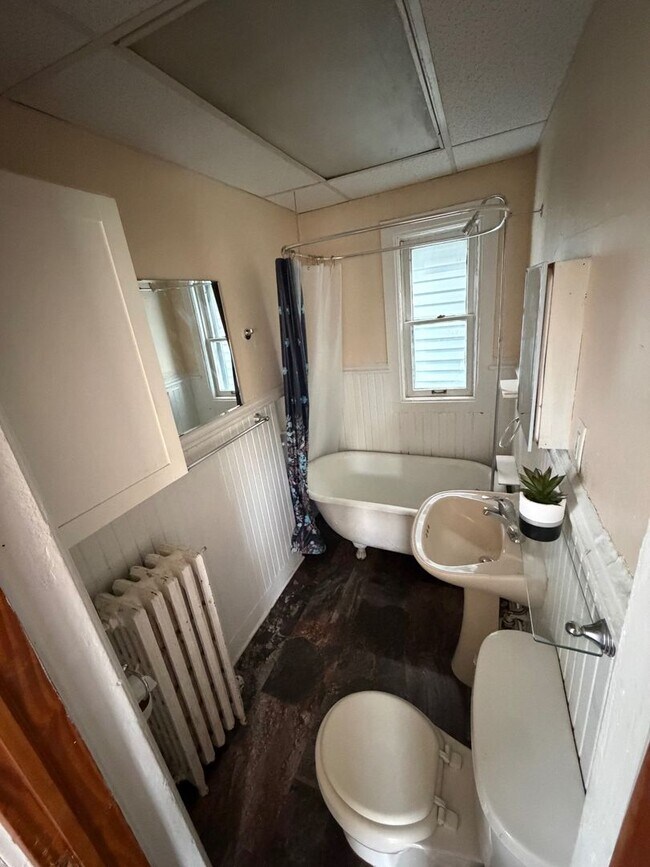Building Photo - 454 N 28th St