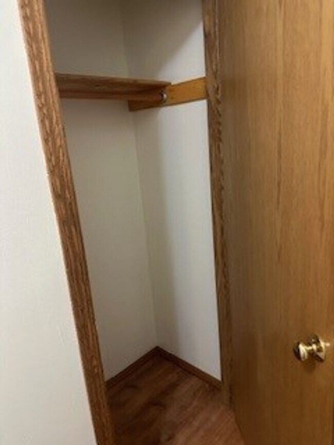 Building Photo - Spacious 2 bed, 1 bath