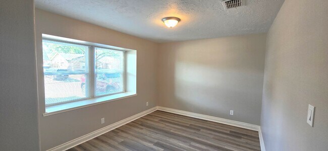 Building Photo - 4315 Navajo St
