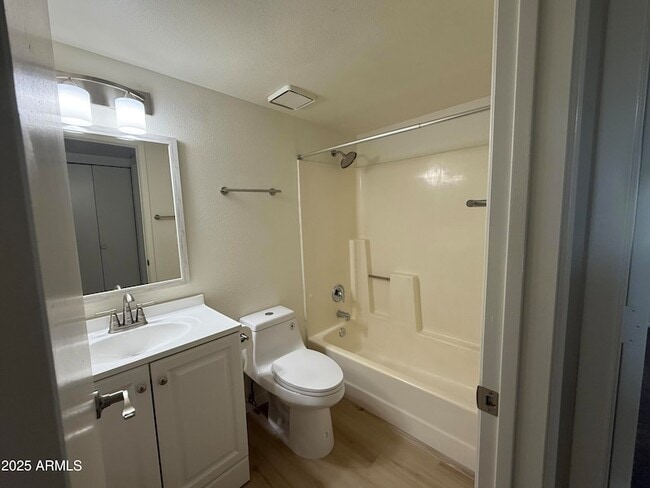 Building Photo - 461 W Holmes Ave