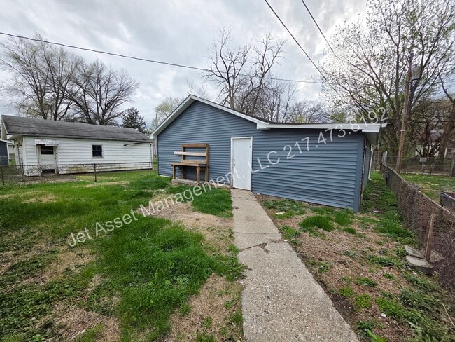 Building Photo - 3 bed house for RENT