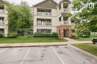 Building Photo - 4261 NE Meadowcreek Circle Unit#105, Fayet...