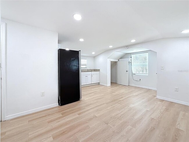 Building Photo - 618 17th Ave S