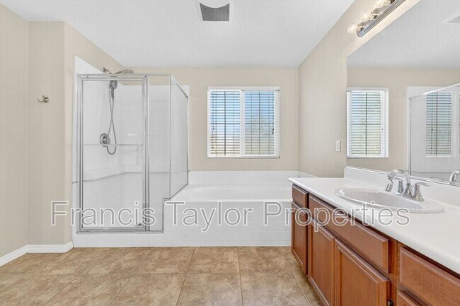 Building Photo - 504 Eureka Dr