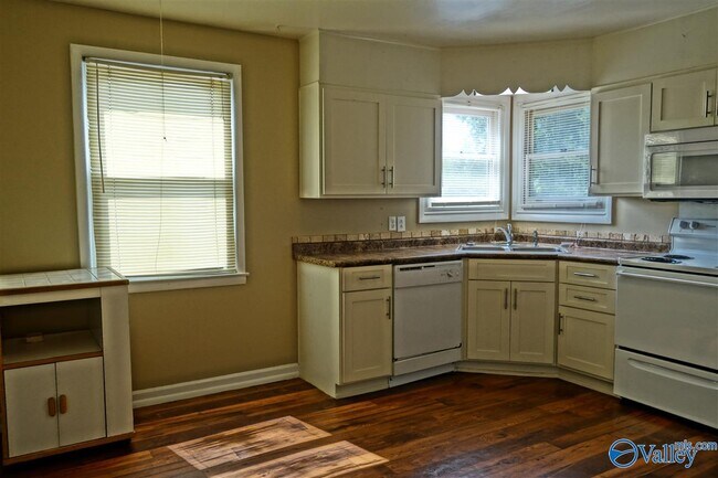 Building Photo - 6504 Whitesburg Dr