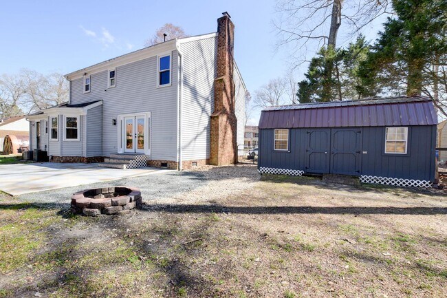 Building Photo - 412 Saddle Ct