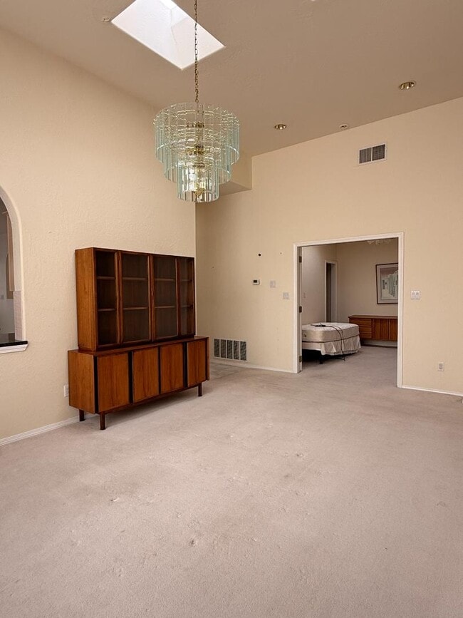 Building Photo - 711 Tramway Pl NE