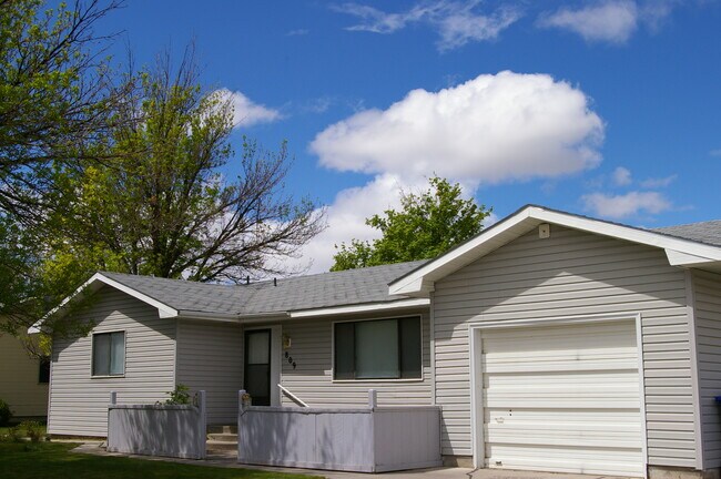 Primary Photo - 809 Cherokee Ln