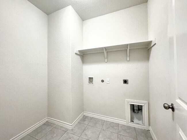 Building Photo - Beautiful Home in New Braunfels