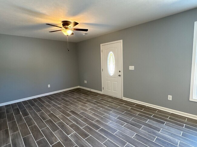 Building Photo - 411-411 W Waggoner St