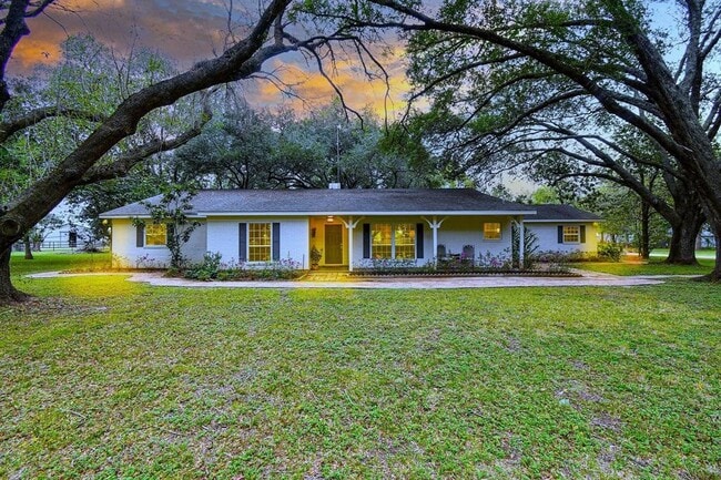 Building Photo - 34122 Pecan Hill Dr