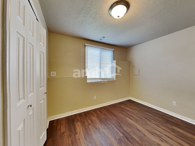 Building Photo - 1121 N 600 E