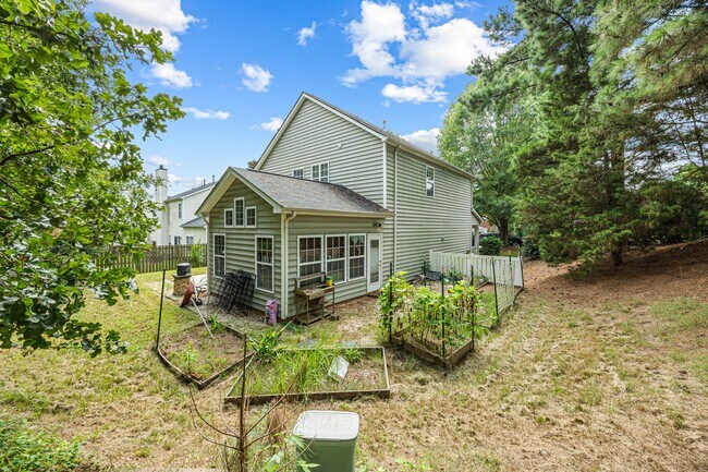 Building Photo - 1903 Dundalk Rd